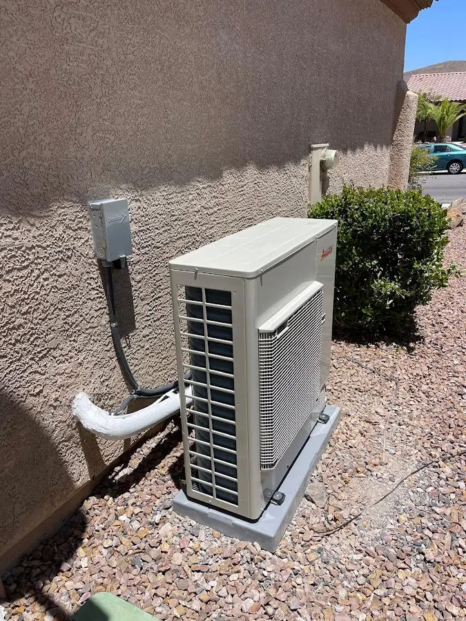 Residential air conditioning condenser unit in Medulla